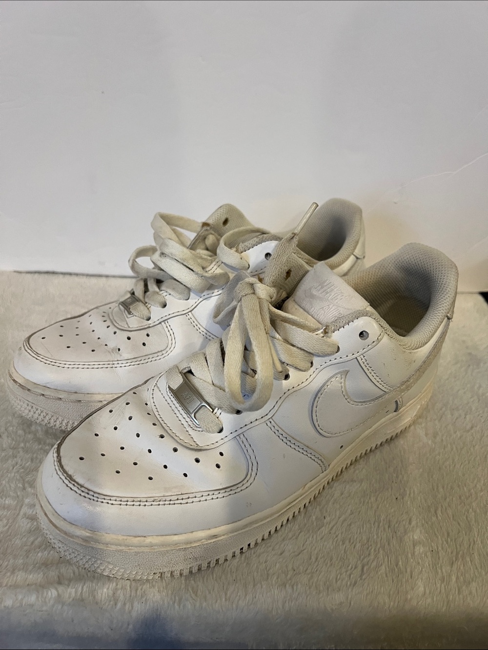 Nike White Low-Top Leather Sneakers with Swoosh